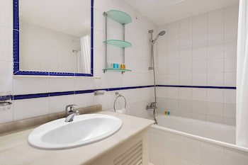 Ramada Hotel & Suites By Wyndham Costa Del Sol