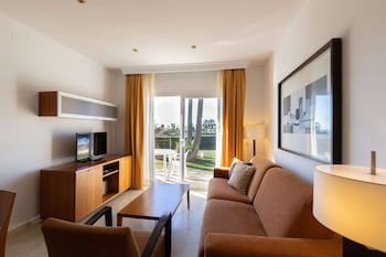 Ramada Hotel & Suites By Wyndham Costa Del Sol