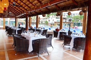 Grand Decameron Los Cabos, A Trademark All-Inclusive Resort