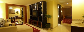 Aston Tropicana