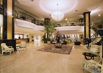 Aston Tropicana