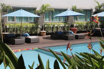 Aston Tropicana