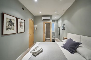 Ainb Las Ramblas Colon Apartments