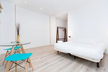 Ainb Las Ramblas Colon Apartments