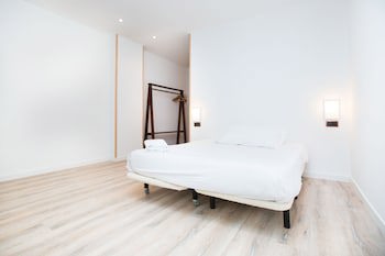 Ainb Las Ramblas Colon Apartments