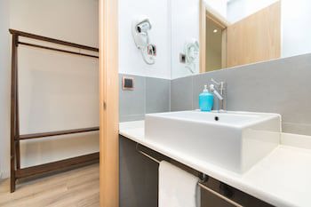 Ainb Las Ramblas Colon Apartments