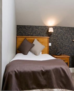 Dog & Bear Hotel