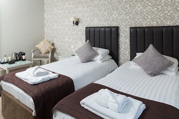 Dog & Bear Hotel