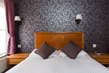 Dog & Bear Hotel