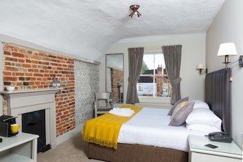 Dog & Bear Hotel