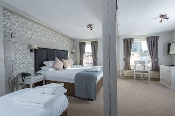 Dog & Bear Hotel