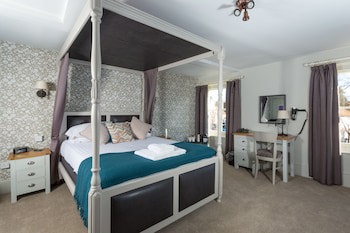 Dog & Bear Hotel