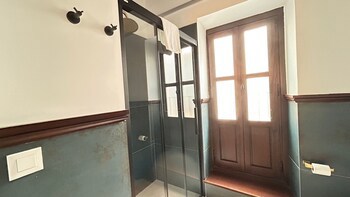 El Ladron De Agua Palacete