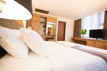 Grand Tower Inn Rama Vi Hotel