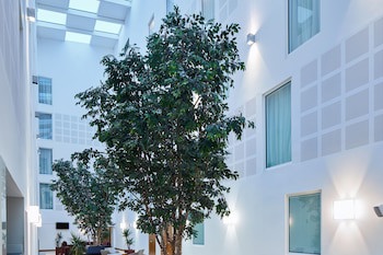 Courtyard By Marriott London Gatwick Airport
