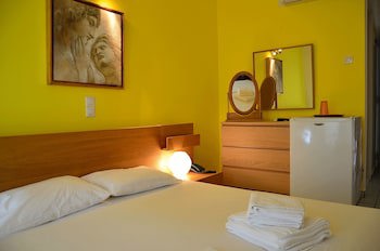 Saron Hotel