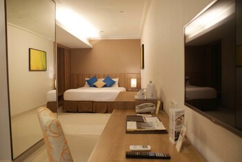 Grand Tropic Suites Hotel