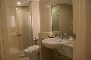 Grand Tropic Suites Hotel
