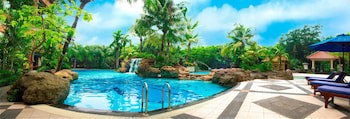Grand Tropic Suites Hotel
