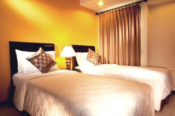 Grand Tropic Suites Hotel