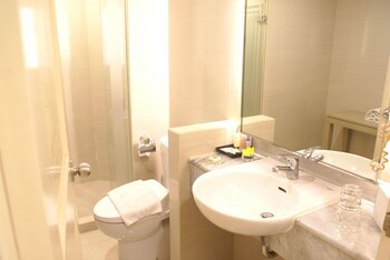 Grand Tropic Suites Hotel