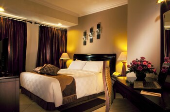 Grand Tropic Suites Hotel