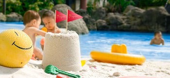 Grand Tropic Suites Hotel