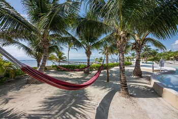 Belizean Cove Estates