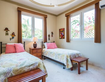 Belizean Cove Estates