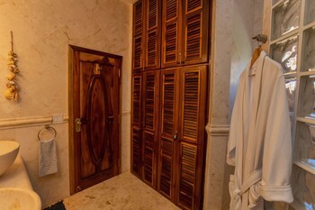 Belizean Cove Estates