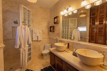 Belizean Cove Estates