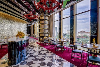 Nagaworld Hotel & Entertainment Complex