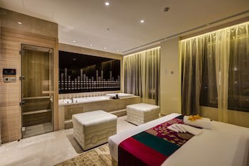 Nagaworld Hotel & Entertainment Complex