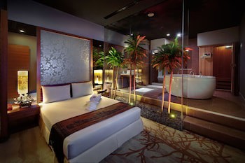 Nagaworld Hotel & Entertainment Complex