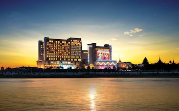 Nagaworld Hotel & Entertainment Complex