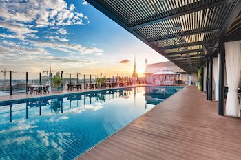 Nagaworld Hotel & Entertainment Complex