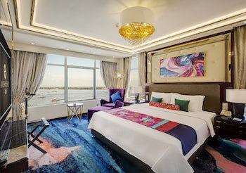 Nagaworld Hotel & Entertainment Complex