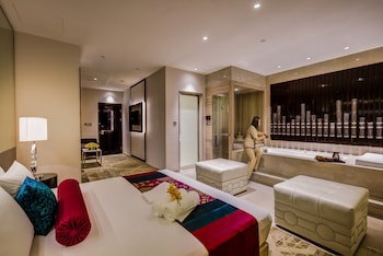 Nagaworld Hotel & Entertainment Complex
