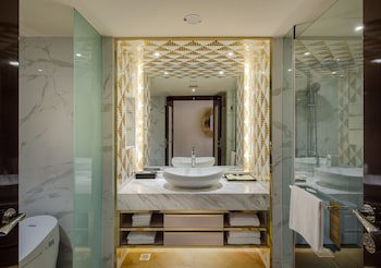 Nagaworld Hotel & Entertainment Complex