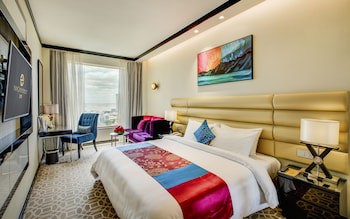 Nagaworld Hotel & Entertainment Complex