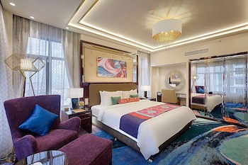 Nagaworld Hotel & Entertainment Complex