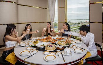 Nagaworld Hotel & Entertainment Complex