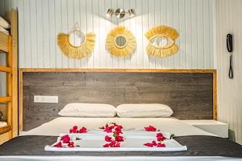Leda Beach Hotel