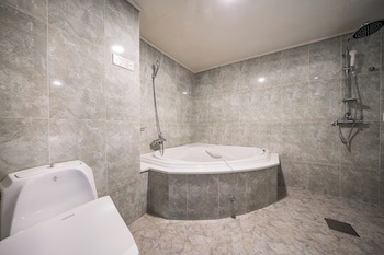 Amour Hotel