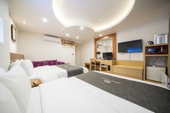 Amour Hotel