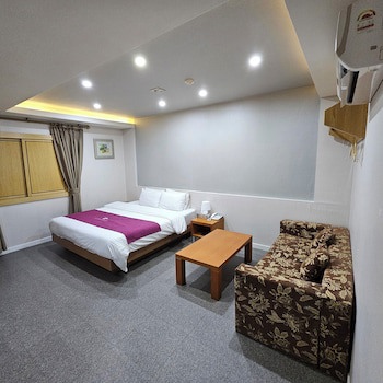 Amour Hotel