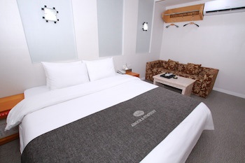 Amour Hotel