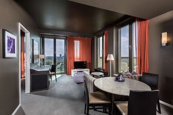 Adina Apartment Hotel Frankfurt Neue Oper galeri fotoğrafı