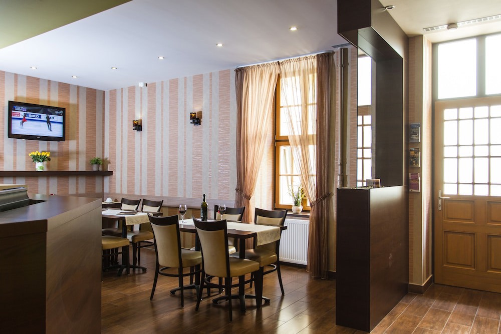 Central Hotel 21