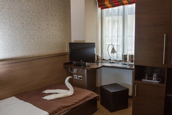 Central Hotel 21